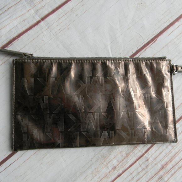 MICHAEL KORS MIRROR JET SET LOGO LARGE METALLIC WRISTLET CLUTCH - Picture 3 of 5
